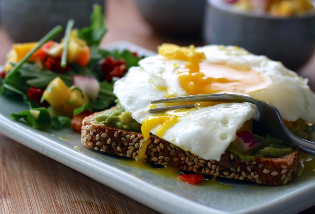 Huevos fritos: formas de hacerlos sin aceite