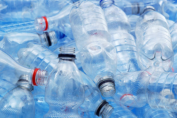 Qué te pasa si bebes siempre de la misma botella de plástico
