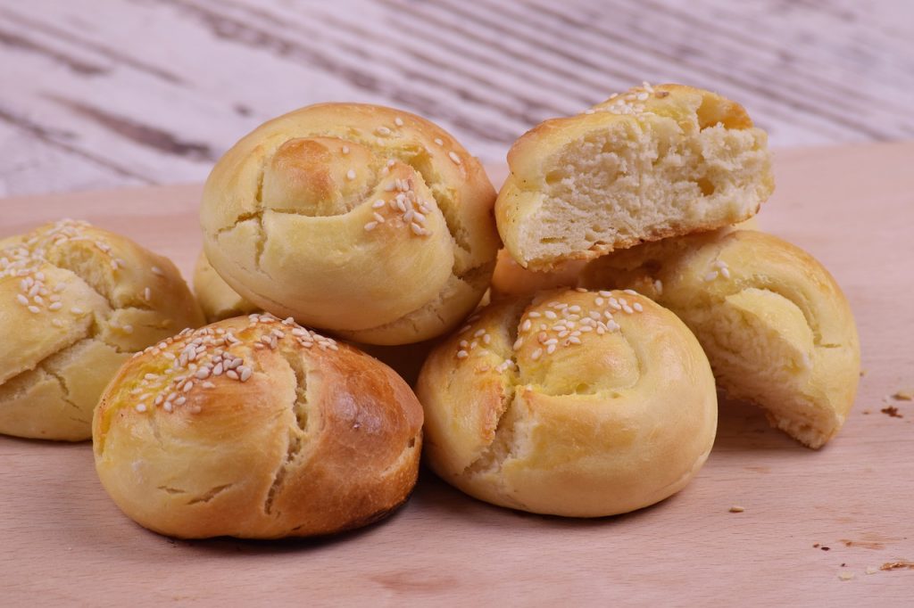 Bollos De Leche: Cómo Hacer El Pan Más Dulce Para Una Merienda