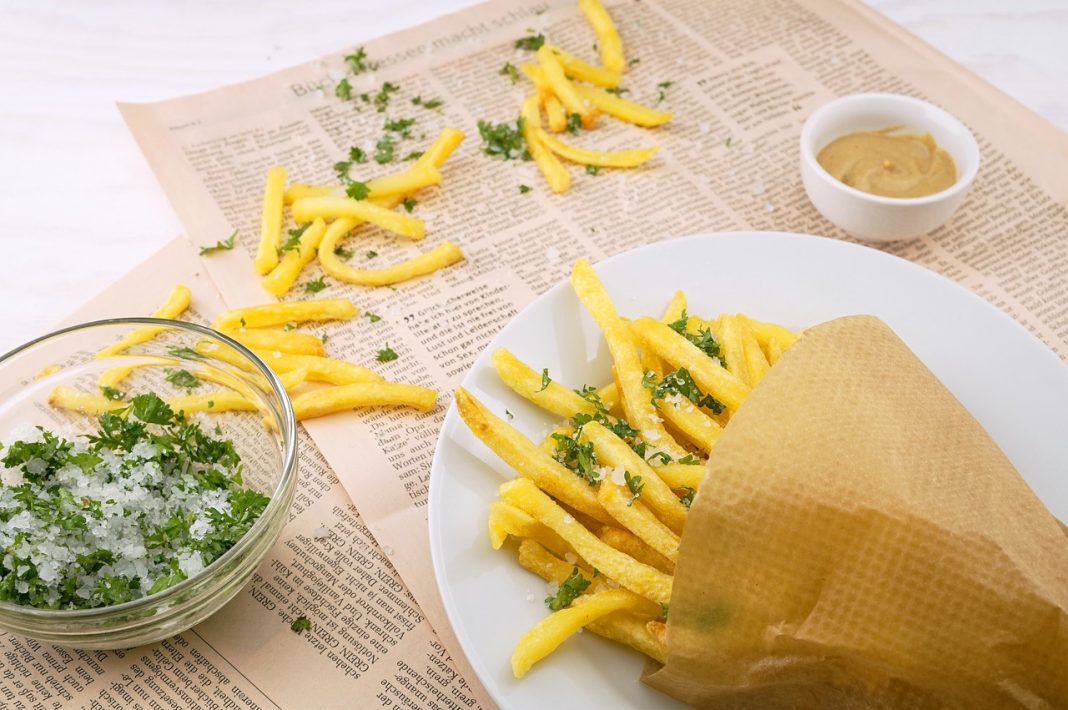 El secreto de los grandes chefs para hacer unas patatas fritas crujientes