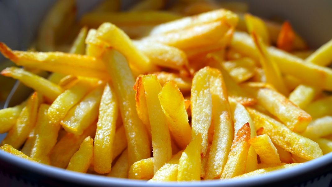El truco para freír patatas y que no engorden