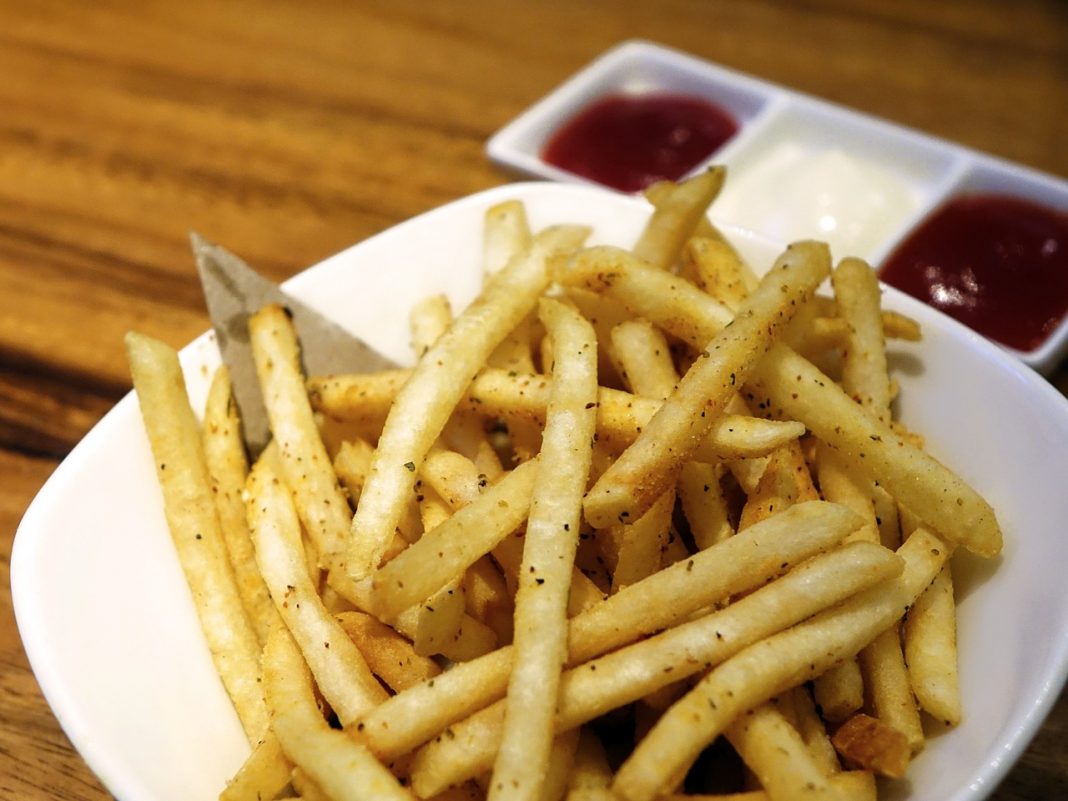 El secreto de los grandes chefs para hacer unas patatas fritas crujientes