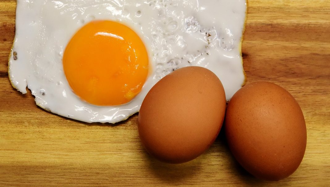 Huevos fritos: formas de hacerlos sin aceite