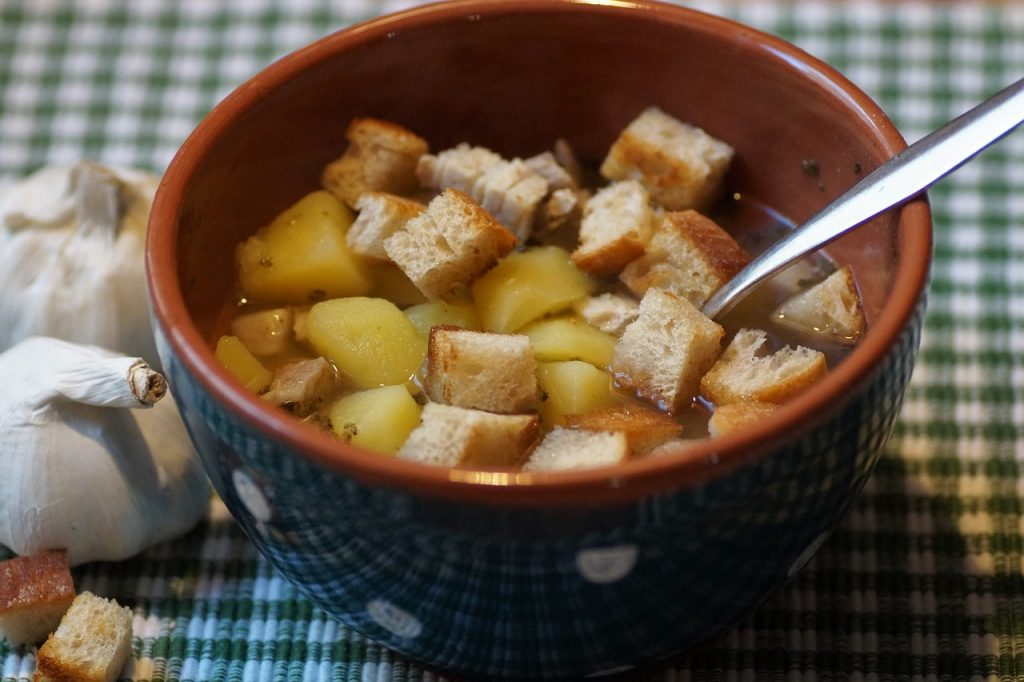 Sopa De Ajo Castellana: Los Cuatro Ingredientes Básicos Que Debe Llevar