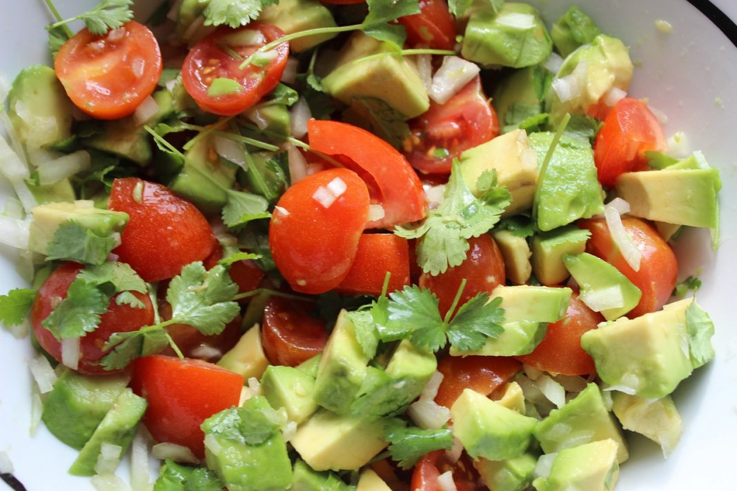 Ensaladas cuyo ingrediente principal es el aguacate