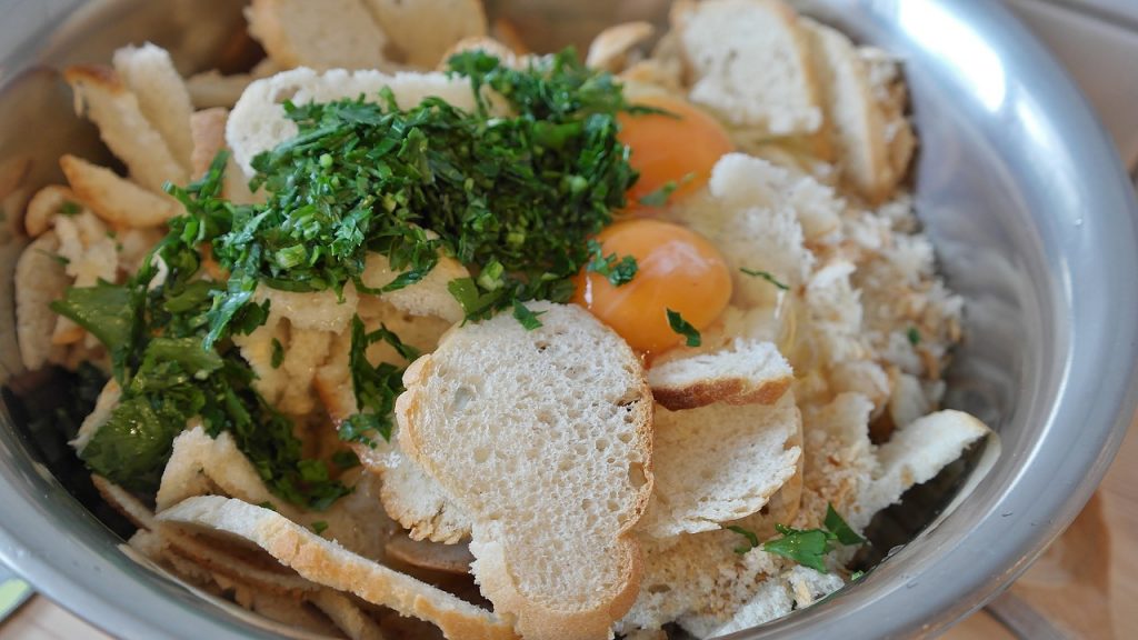 Huevos Tontos: Cómo Prepararlos Y Aprovechar El Pan Duro