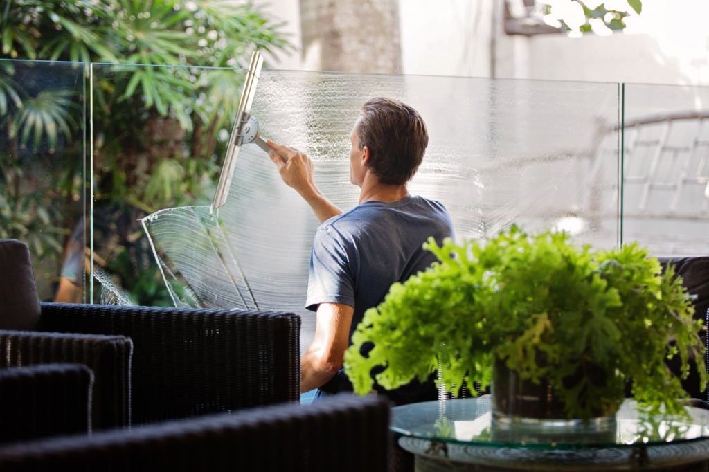Cómo Dejar Brillante Un Cristal Con Papel De Periódico Y Otros Trucos 