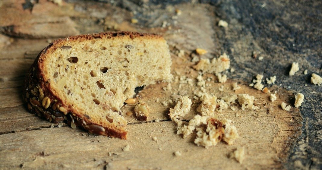Migas de pan o de harina, ¿cuáles están mejores?