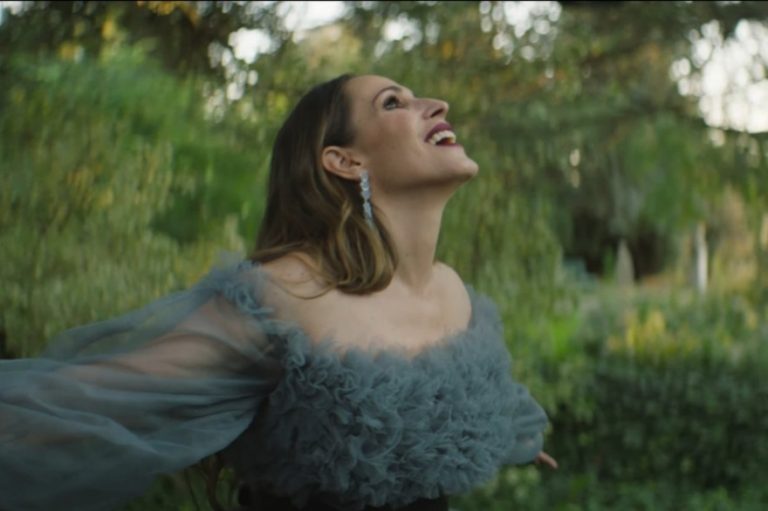 Malú agita los sentidos con ‘Se busca’