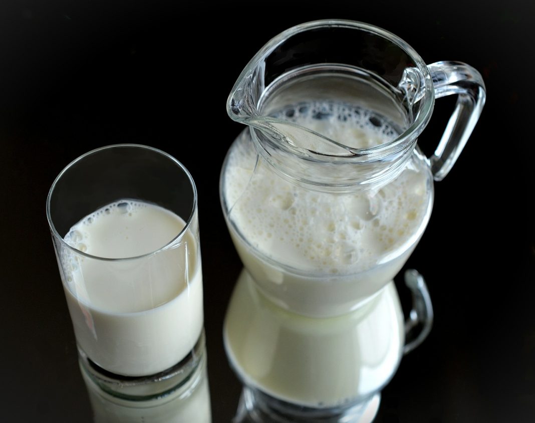 El truco para infusionar la leche y que queden mejor los postres