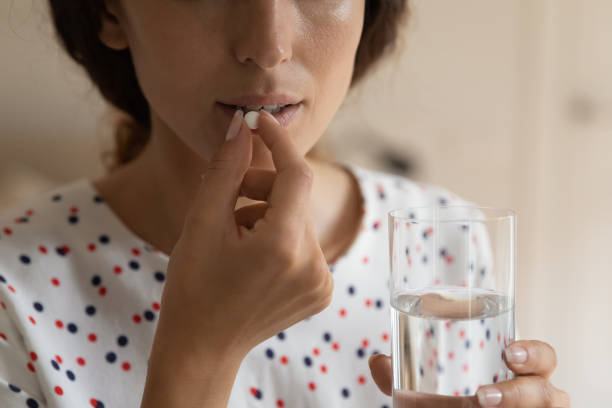 Mujer Toma Paracetamol