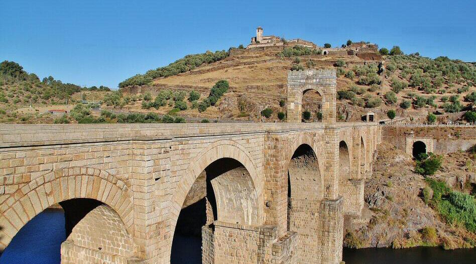 Pueblos bonitos de Extremadura a los que escaparte en el Puente del Pilar