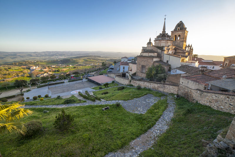 Pueblos Bonitos De Extremadura A Los Que Escaparte En El Puente Del Pilar