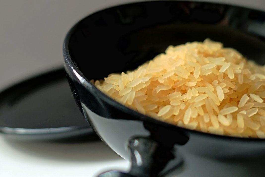El motivo por el que se pega el arroz en la olla (y cómo remediarlo)