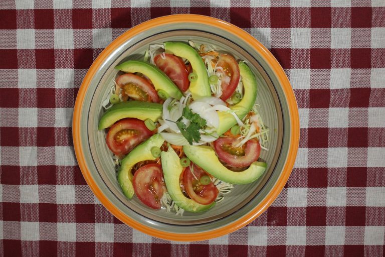 Ensaladas cuyo ingrediente principal es el aguacate
