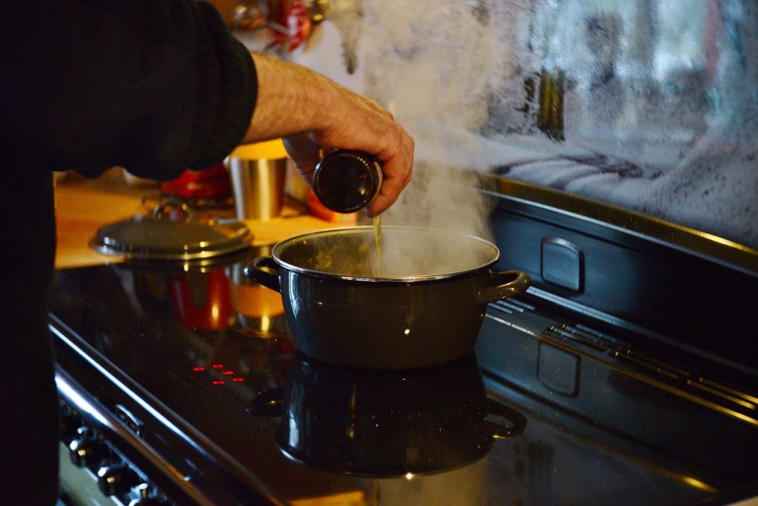 Los sustitutos perfectos cuando en las recetas te piden alcohol
