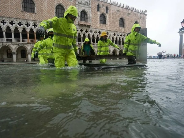 Venecia: 1600 Años De Viaje Submarino