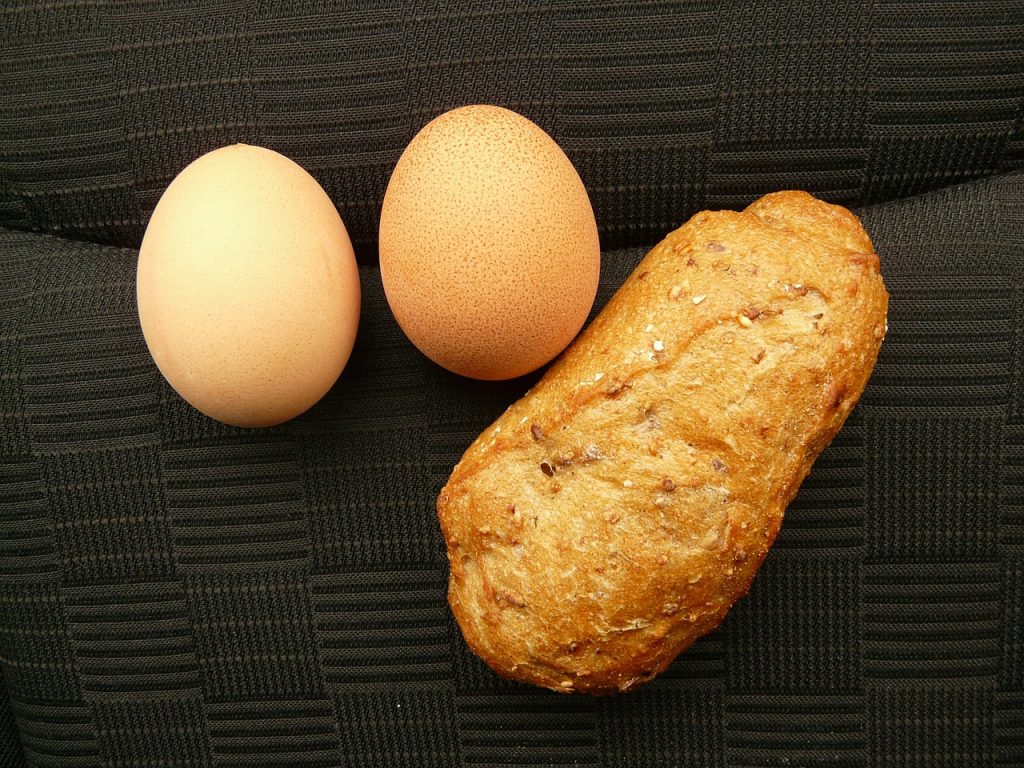 Huevos Tontos: Cómo Prepararlos Y Aprovechar El Pan Duro
