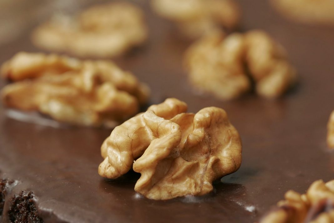 Nueces con chocolate: así puedes hacerlas en casa