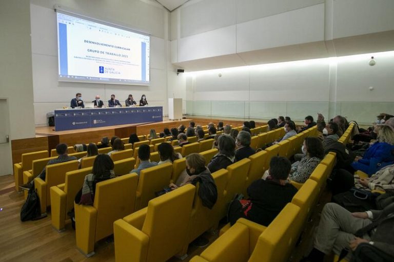 Galicia insta a Educación a publicar los currículos «antes de fin de año» para «llegar a tiempo» al curso