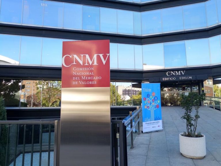 La CNMV detecta «algunas deficiencias y debilidades» en la comercialización de productos de inversión
