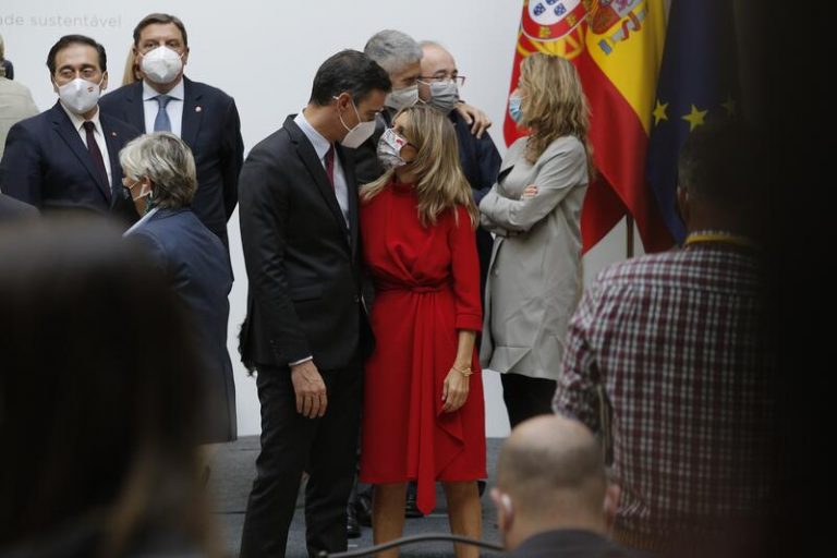 Díaz celebra el compromiso del Gobierno «para poner fin al modelo de precariedad que diseñó el PP»