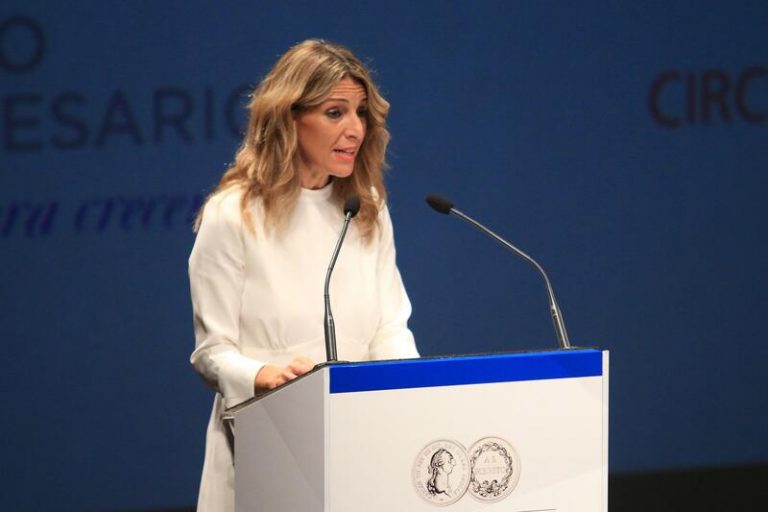 Díaz: El Gobierno acabará «con los errores de la política laboral del PP»