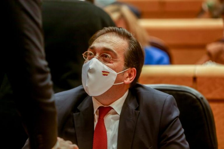 Albares: El Gobierno está cumpliendo con su palabra de «no dejar a nadie atrás» en Afganistán