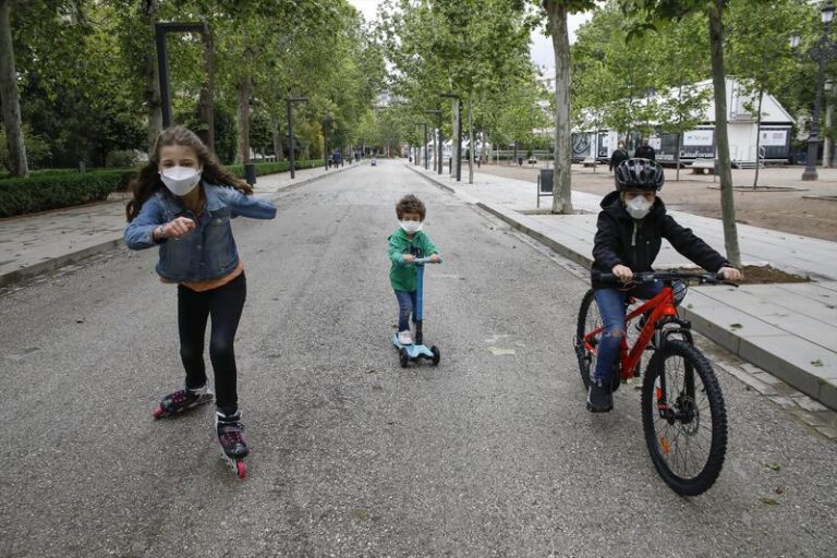 Los menores se contagian igual que los adultos pero presentan menos síntomas