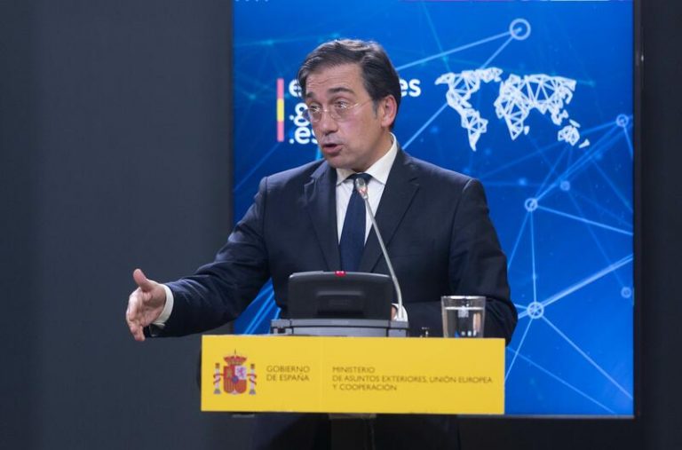 Albares completa su renovación en Exteriores con el nombramiento del director del Español en el Mundo