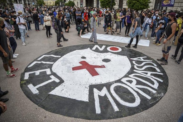 PSOE y Podemos amplían de nuevo el plazo para enmendar la ‘Ley Mordaza’