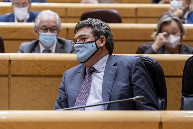 Escrivá asegura que «el grueso» de la migración a España es «regular»