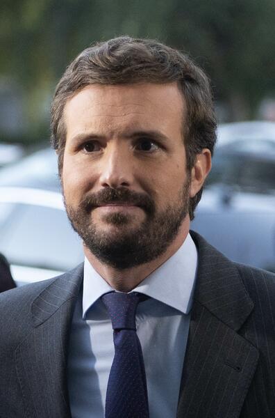 Casado subraya que Sánchez hoy plantea derogar la reforma laboral pero también dijo lo contrario