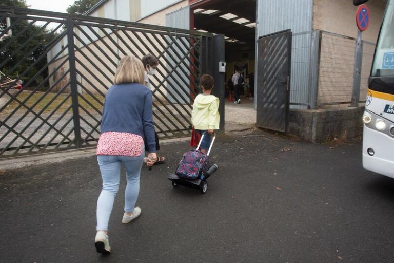 Suben a 86 los casos activos de Covid en los centros educativos de Galicia