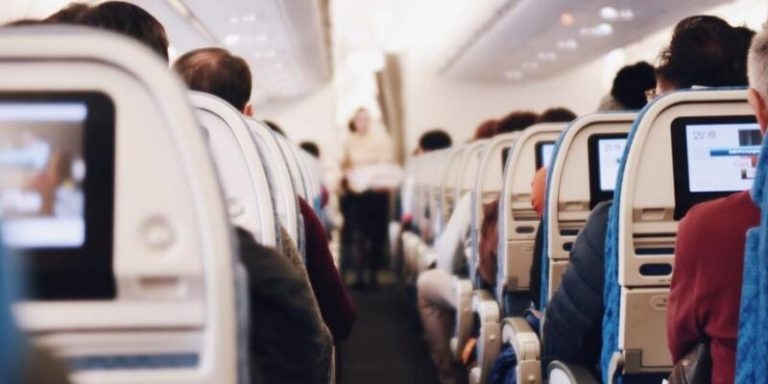 La demanda de viajes aéreos cae un 53,4% en septiembre