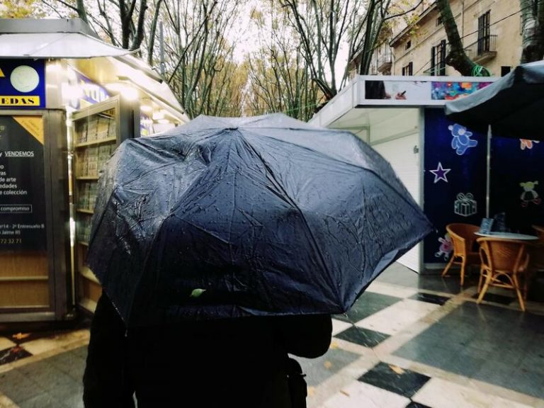 Lluvia, nieve, viento y oleaje ponen este jueves en riesgo a una decena de provincias