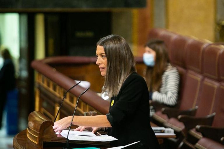 Montero dice a Junts no entender «por qué se niegan a todo»