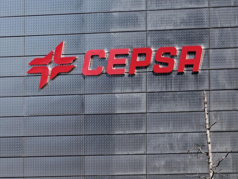 Cepsa se compromete a reducir un 20% la captación de agua dulce en zonas de estrés hídrico en 2025