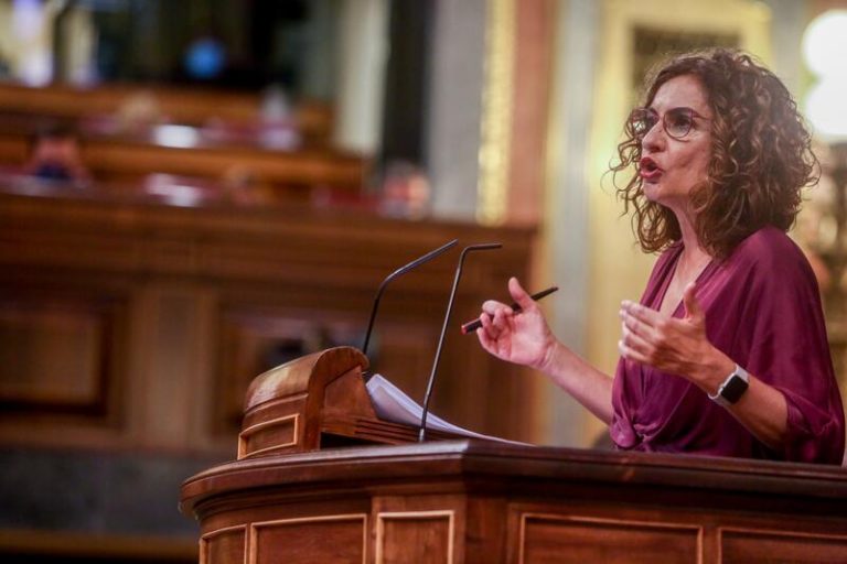 Montero reconoce a ERC que su PGE «no es ambicioso» fiscalmente y avanza «garantías» en su ejecución