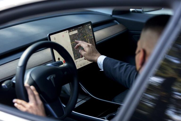 El 62% de los españoles afirma que el coche tiene demasiado espacio en la ciudad