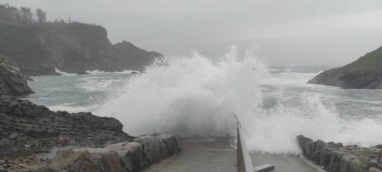 Protección Civil alerta por fuerte oleaje, vientos costeros e interiores en Islas Baleares