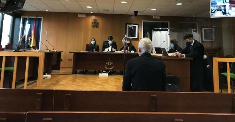 Un hombre acusado de abusar de la hija de su pareja niega los hechos