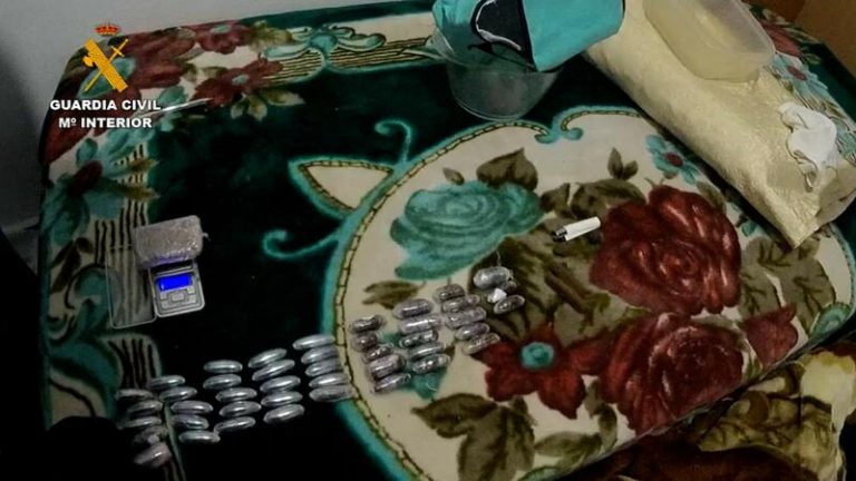 La Guardia Civil en Melilla suma 25 detenidos en una operación contra el empleo del ‘gas de la risa’ como droga