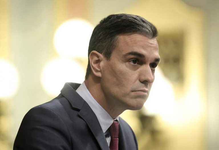 Sánchez acusa a Casado de desinformación y demagogia