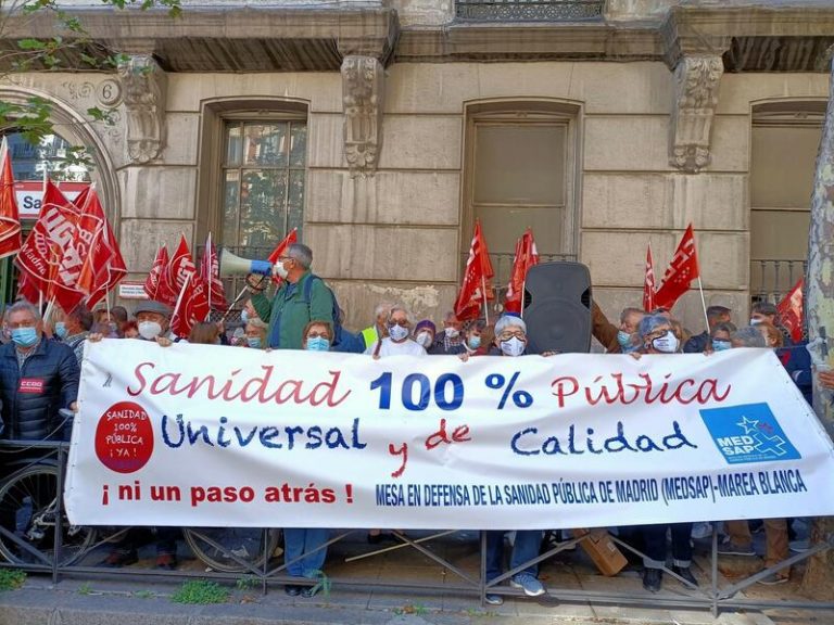 La Marea Blanca pide la dimisión de Darias