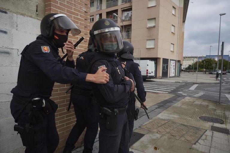 PSOE y UP proponen en la Ley Mordaza que los agentes avisen de sus planes de intervenir para disolver una protesta