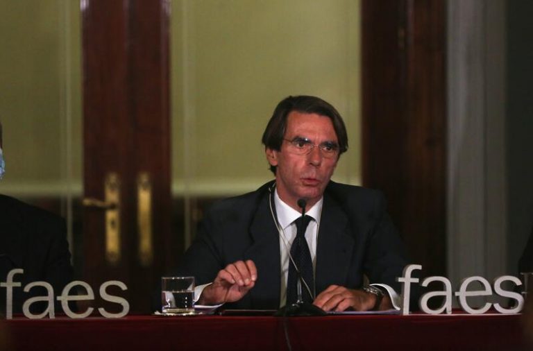 Aznar: «Nuestra democracia atraviesa una crisis de confianza por la reputación de mentira que mancilla la vida política»