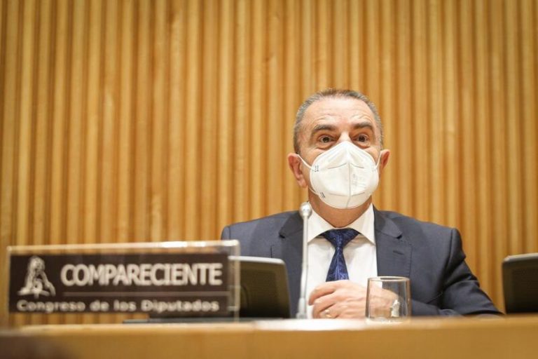 Franco reitera la «voluntad política» para crear la Liga femenina de fútbol
