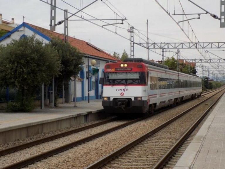 El Congreso reclama al Gobierno que sopese transferir las Cercanías a Valencia