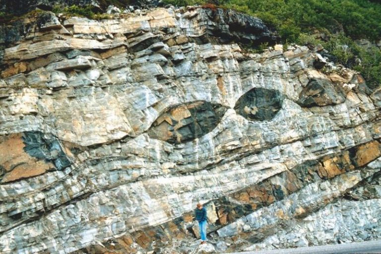 Una investigación explica qué sucede cuando una placa tectónica desaparece en el interior del planeta